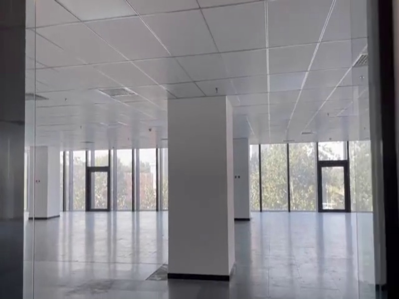 南二环丨办公室丨整层丨2200平户型方正丨落地窗_1