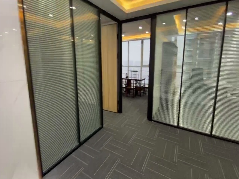 楷林IFC丨300平方精装带家具丨楼下地铁50米_1