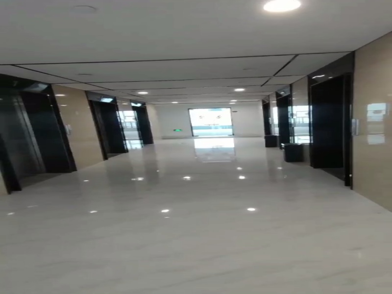 银泰大厦173平精装修电梯口两隔间全新装修_1