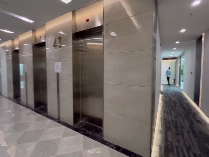 国贸CBD精装办公室出租丨正对电梯家具齐全丨高区视野随时起租   _1